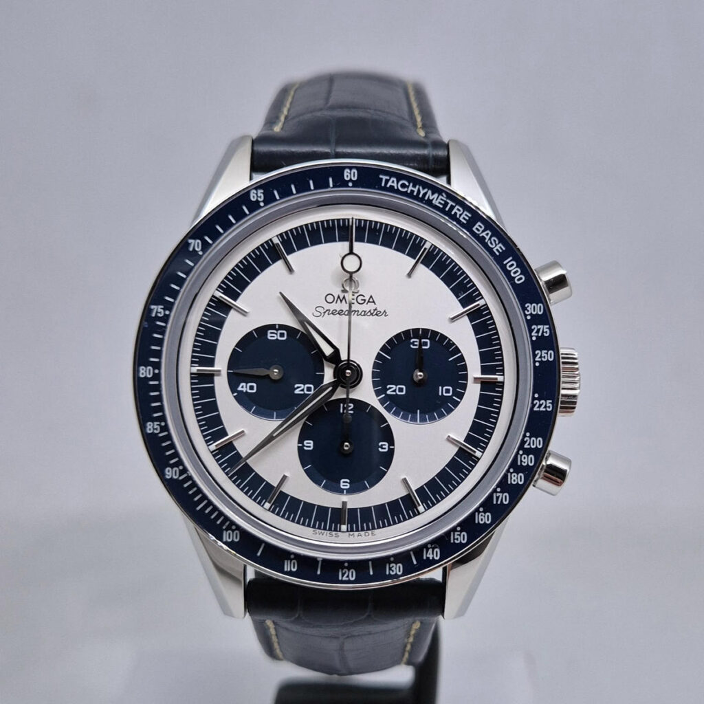 Omega Speedmaster Moonwatch CK2998 – limitowany szwajcarski chronograf, kultowy design i precyzyjny mechanizm. Dostępny w Artemwatch