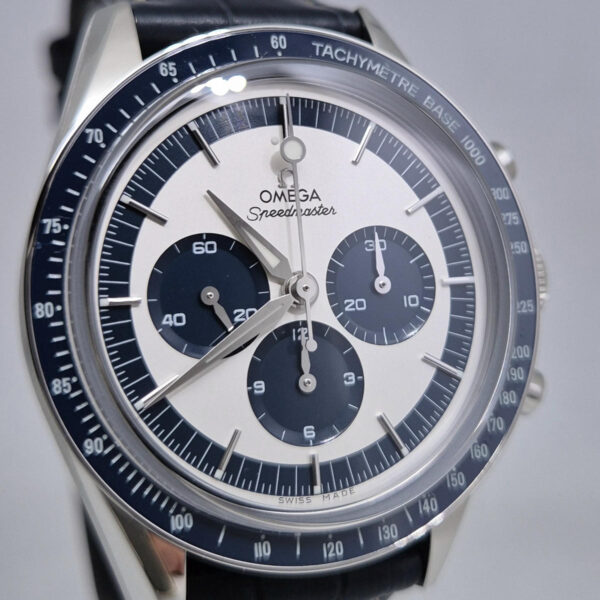 Omega Speedmaster Moonwatch CK2998 (11) Omega Speedmaster Moonwatch CK2998 – limitowany szwajcarski chronograf, kultowy design i precyzyjny mechanizm. Dostępny w Artemwatch