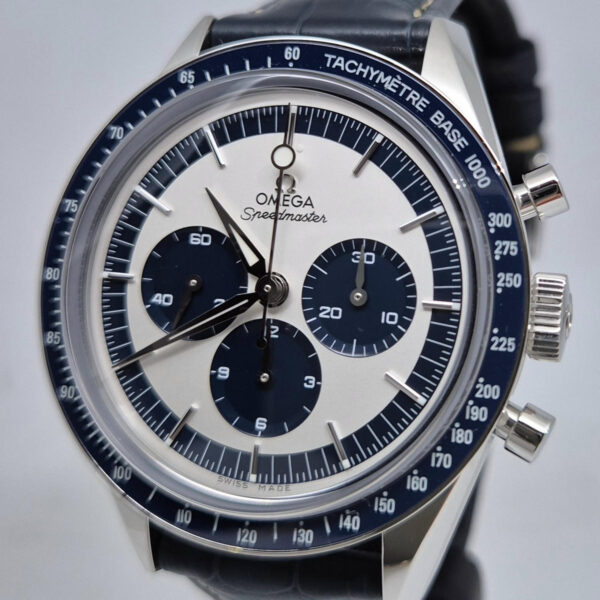 Omega Speedmaster Moonwatch CK2998 (12) Omega Speedmaster Moonwatch CK2998 – limitowany szwajcarski chronograf, kultowy design i precyzyjny mechanizm. Dostępny w Artemwatch