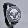 Omega Speedmaster Moonwatch CK2998 (8) Omega Speedmaster Moonwatch CK2998 – limitowany szwajcarski chronograf, kultowy design i precyzyjny mechanizm. Dostępny w Artemwatch