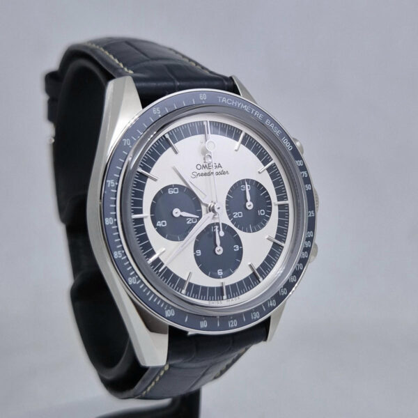 Omega Speedmaster Moonwatch CK2998 (8) Omega Speedmaster Moonwatch CK2998 – limitowany szwajcarski chronograf, kultowy design i precyzyjny mechanizm. Dostępny w Artemwatch