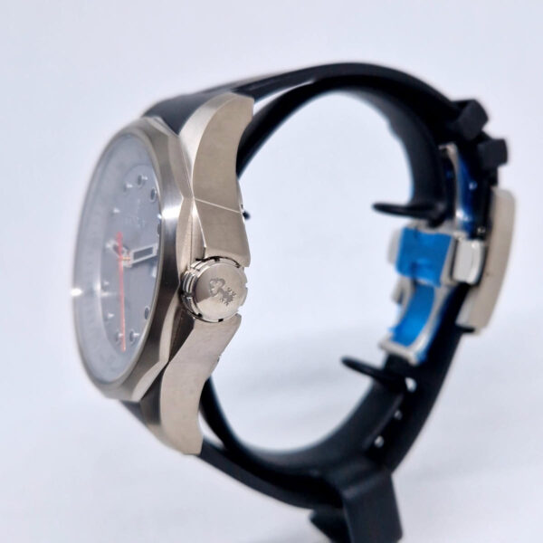 Corum Admiral 411.100 (7) Corum Admiral 411.100.04