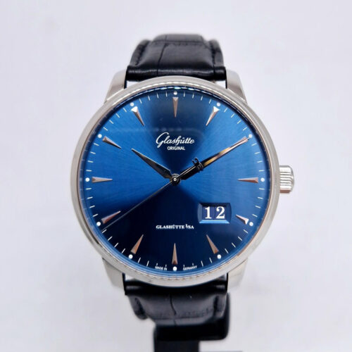 Glashutte Oryginal Senator Panoramadatum 1-36-03-04-02-01 Glashutte Oryginal Senator Panoramadatum 1-36-03-04-02-01. Manufakturowy mechanizm, 100 godzin rezerwy chodu. Dostępny w Artemwatch.