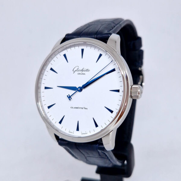 Glashutte Senator Excellence 1-36-01-05-02-01 (5) GlashutteOriginal Senator Excellence 1-36-01-05-02-01- manufakturowy kalibr, 100 h rezerwy chodu. Luksusowy zegarek dostępny w Artemwatch.