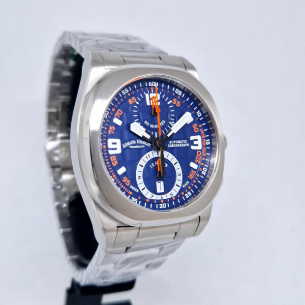Armand Nicolet JH9 A668HAA-BO-MA4680A (5) Armand Nicolet JH9 A668HAA-BO-MA4680A – nowy szwajcarski zegarek automatyczny z chronografem, niebieską tarczą i stalową bransoletą. Dostępny w Artemwatch.