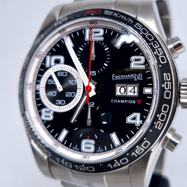 Eberhard & Co. Champion V Grande Date 31064 (6) Eberhard & Co. Champion V Grande Date 31064.2-SS – szwajcarski zegarek automatyczny z chronografem i dużą datą. Nienoszony zegarek. Dostępny w Artemwatch.