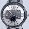 Ulysse Nardin Executive Dual Time 243-00 – zegarek GMT z szaro-srebrną tarczą, UN-24, Big Date i ceramiczną lunetą. Dostępny w Artemwatch.