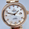 Omega De Ville Ladymatic 425.63.34.20.55 (11) Omega De Ville Ladymatic 425.63.34.20.55.001 – luksusowy damski zegarek z 18K różowego złota i masą perłową. Gwarancja Artemwatch