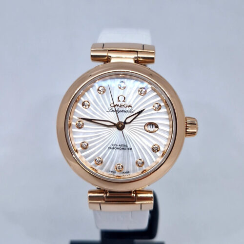 Omega De Ville Ladymatic 425.63.34.20.55 Omega De Ville Ladymatic 425.63.34.20.55.001 – luksusowy damski zegarek z 18K różowego złota i masą perłową. Gwarancja Artemwatch