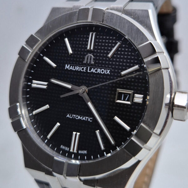 Maurice Lacroix AIKON AI6008-SS001-330-1 (10) Maurice Lacroix AIKON AI6008-SS001-330-1 – szwajcarski zegarek z szafirowym szkłem i wodoszczelnością 200 m. Dostępny w Artemwatch.