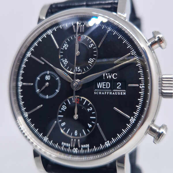 IWC Portofino Chronograph IW3910 (1) IWC Portofino Chronograph IW391008, srednica 42 mm, kaliber IWC 75320 , czarny cyferblat, chronograf i Day-Date. Dostępny w Artemwatch