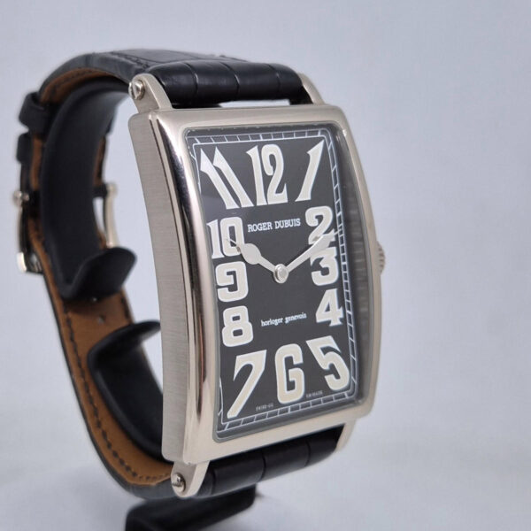 er Dubuis Much More Limited to 28 peaces Roger Dubuis Much More Limited to 28 Pieces – ekskluzywny automatyczny zegarek z białego złota. Limitowana edycja, gwarancja Artemwatch.
