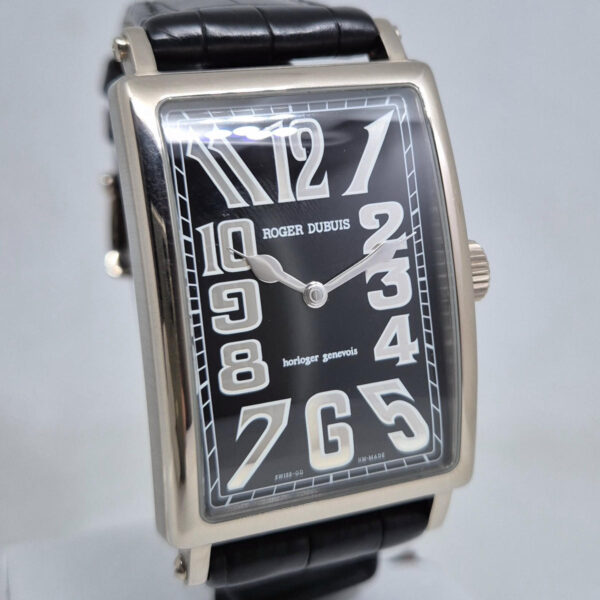 er Dubuis Much More Limited to 28 peaces Roger Dubuis Much More Limited to 28 Pieces – ekskluzywny automatyczny zegarek z białego złota. Limitowana edycja, gwarancja Artemwatch.