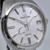 Grand Seiko Heritage Morning Frost SBGA465 (13) Grand Seiko Heritage Morning Frost SBGA465 – luksusowy zegarek japoński Spring Drive 9R65, stalowa koperta 40 mm, rezerwa chodu 72 h. Dostępny w Artemwatch