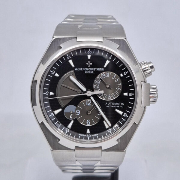 Vacheron Constantin Overseas 47450B01A-9227 (2) Vacheron Constantin Overseas 47450/B01A-9227 – szwajcarski zegarek Dual Time. Dostępny w Artemwatch – luksusowe zegarki premium.
