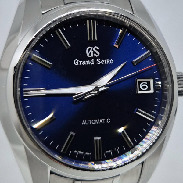 Grand Seiko 60th Anniversary SBGR321 (10) Grand Seiko 60th Anniversary SBGR321 – limitowany zegarek automatyczny 40 mm, kaliber 9S65, 72 h rezerwy chodu. Dostępny w Artemwatch.