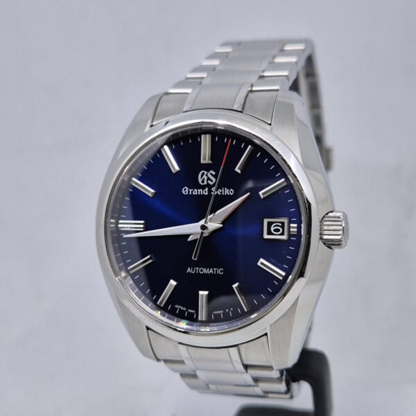 Grand Seiko 60th Anniversary SBGR321 (3) Grand Seiko 60th Anniversary SBGR321 – limitowany zegarek automatyczny 40 mm, kaliber 9S65, 72 h rezerwy chodu. Dostępny w Artemwatch.