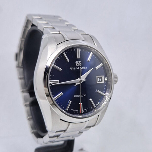 Grand Seiko 60th Anniversary SBGR321 (6) Grand Seiko 60th Anniversary SBGR321 – limitowany zegarek automatyczny 40 mm, kaliber 9S65, 72 h rezerwy chodu. Dostępny w Artemwatch.