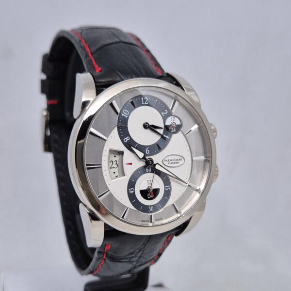 Parmigiani Fleurier Tonda Hemispheres PFC231 (8) Parmigiani Fleurier Tonda Hemispheres PFC231-1200100-HA1441 – luksusowy szwajcarski zegarek GMT z białego złota. Dostępny w ArtemWatch.