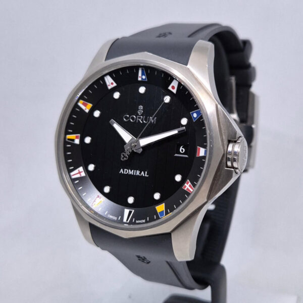Corum Admiral 01.0146 Corum Admiral 01.0146 – zegarek szwajcarski 47 mm, tytanowa koperta 47mm, caliber CO403, 65 h rezerwy,czarna tarcza. Dostępny w Artemwatch.