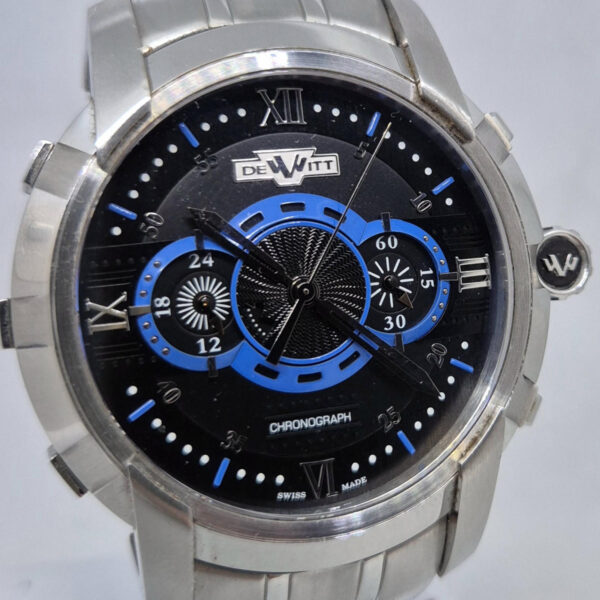 DeWitt Glorious Knight FTV.CHR.007 (9) DeWitt Glorious Knight FTV.CHR.007.S4 – luksusowy szwajcarski chronograf z niebieską tarczą. Dostępny w Artemwatch