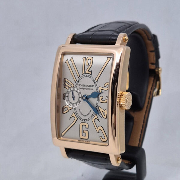 Roger Dubuis Much More Manual winding (6) Roger Dubuis Much More Manual Winding – oryginalny szwajcarski zegarek z 18K różowego złota. Pudełko, dokumenty i gwarancja Artemwatch.
