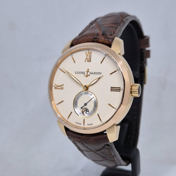 Ulysse Nardin Classico 8276-119 (7) Ulysse Nardin Classico 8276-119 – elegancki szwajcarski zegarek z automatycznym mechanizmem. Dostępny w Artemwatch z gwarancją