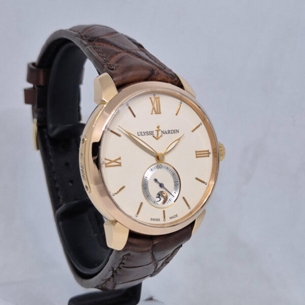 Ulysse Nardin Classico 8276-119 (9) Ulysse Nardin Classico 8276-119 – elegancki szwajcarski zegarek z automatycznym mechanizmem. Dostępny w Artemwatch z gwarancją