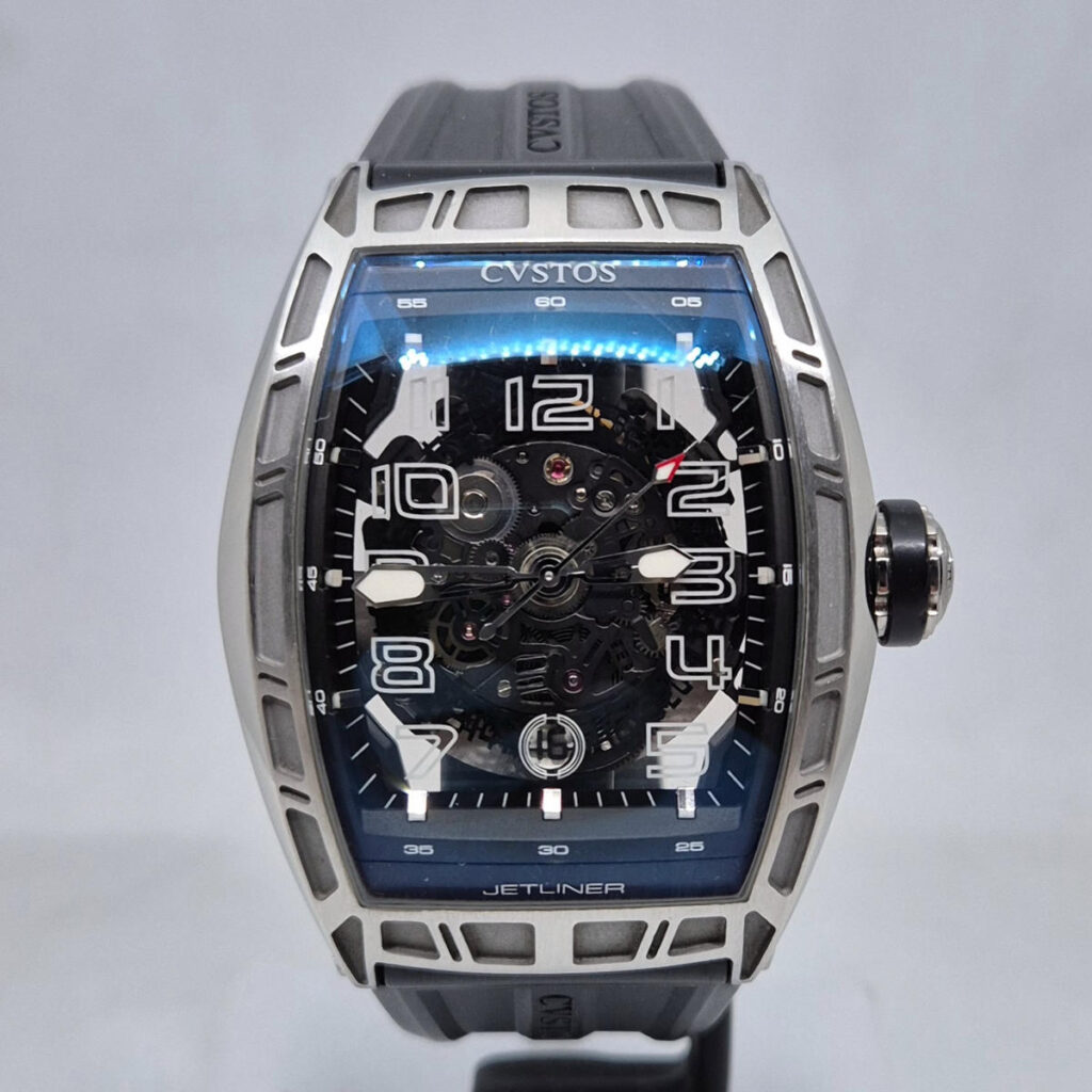 CVSTOS Challenge Jetliner SL – luksusowy zegarek automatyczny skeleton inspirowany lotnictwem, mechanizm CVS350, koperta tonneau. Dostępny w Artemwatch.