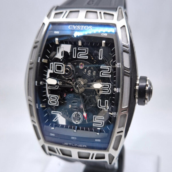 CVSTOS Challenge JetLiner SL (11) CVSTOS Challenge Jetliner SL – luksusowy zegarek automatyczny skeleton inspirowany lotnictwem, mechanizm CVS350, koperta tonneau. Dostępny w Artemwatch.