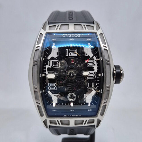 CVSTOS Challenge JetLiner SL CVSTOS Challenge Jetliner SL – luksusowy zegarek automatyczny skeleton inspirowany lotnictwem, mechanizm CVS350, koperta tonneau. Dostępny w Artemwatch.