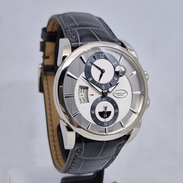 Parmigiani Fleurier Tonda Hemispheres PFC231 (9) Parmigiani Fleurier Tonda Hemispheres PFC231– ekskluzywny szwajcarski zegarek GMT. Dostępny w Artemwatch z gwarancją.