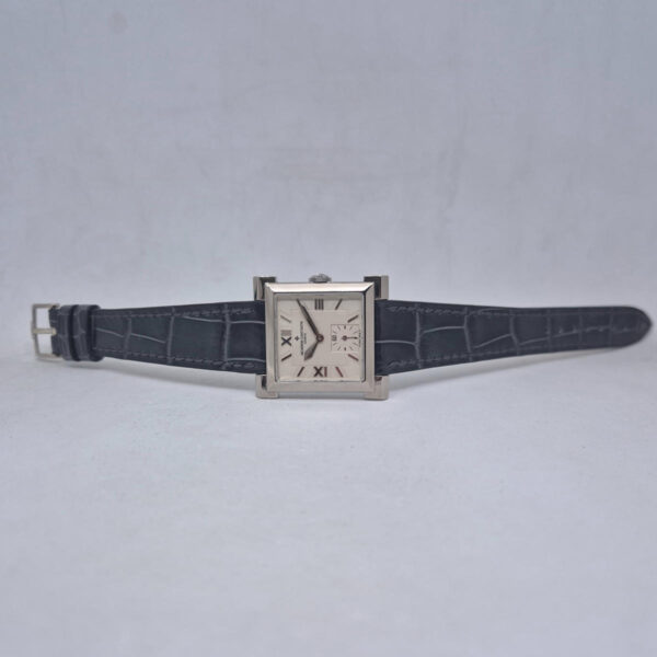 Vacheron Constantin Les Historiques 91030 (2) Vacheron Constantin Les Historiques 91030 – limitowany szwajcarski zegarek z białego złota. Oryginał, doskonały stan i gwarancja Artemwatch.