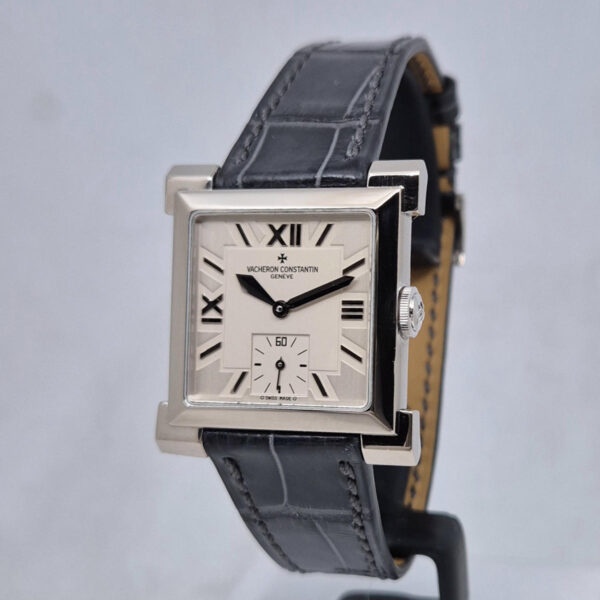 Vacheron Constantin Les Historiques 91030 Vacheron Constantin Les Historiques 91030 – limitowany szwajcarski zegarek z białego złota. Oryginał, doskonały stan i gwarancja Artemwatch.