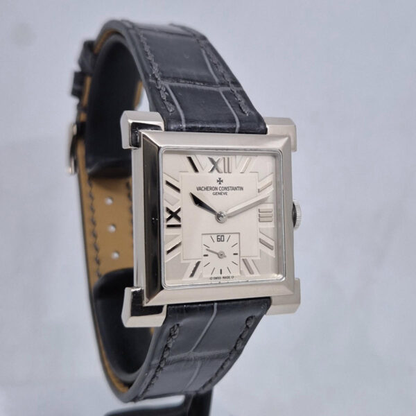 Vacheron Constantin Les Historiques 91030 Vacheron Constantin Les Historiques 91030 – limitowany szwajcarski zegarek z białego złota. Oryginał, doskonały stan i gwarancja Artemwatch.