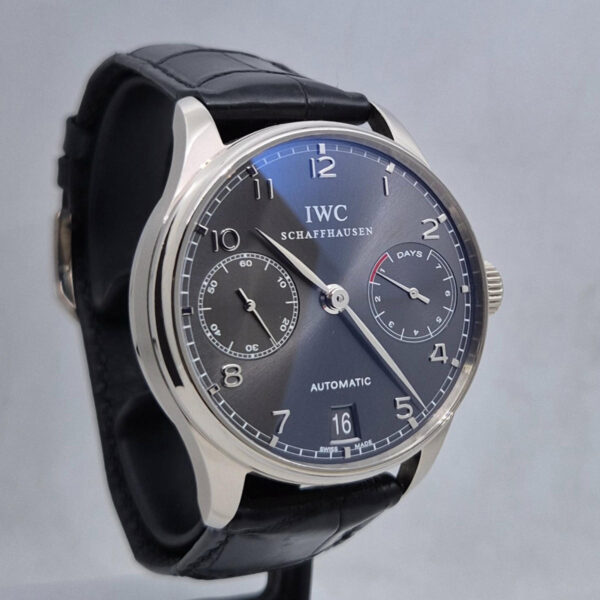 IWC Portuguese 7 Days IW500106 IWC Portugieser IW500106 z kopertą z białego złota i rezerwą chodu 7 dni. Luksusowy szwajcarski zegarek dostępny w Artemwatch