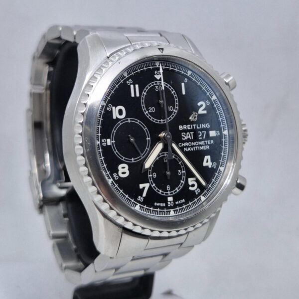 Breitling Navitimer 8 Chronograph A13314101B1A1 (5) Breitling Navitimer 8 Chronograph A13314101B1A1 – szwajcarski zegarek z automatycznym chronografem. Dostępny w Artemwatch