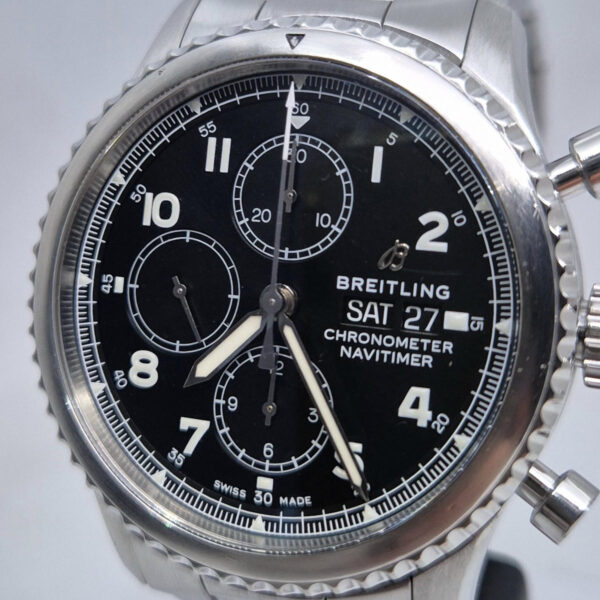 Breitling Navitimer 8 Chronograph A13314101B1A1 (8) Breitling Navitimer 8 Chronograph A13314101B1A1 – szwajcarski zegarek z automatycznym chronografem. Dostępny w Artemwatch