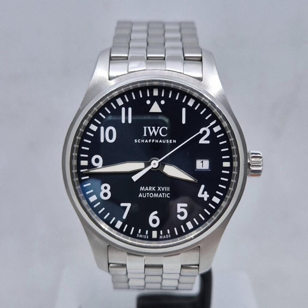 IWC Pilot’s Watch Mark XVIII “Le Petit Prince” IW327016 – niebieska tarcza, lotniczy styl, edycja specjalna. Dostępny w ArtemWatch