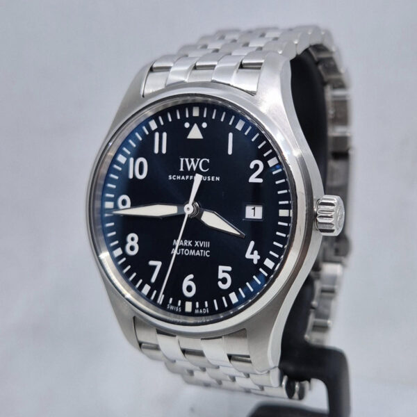 IWC Pilot’s Watch Mark XVIII “Le Petit Prince” IW327016 (13) IWC Pilot’s Watch Mark XVIII „Le Petit Prince” IW327016 – niebieska tarcza, lotniczy styl, edycja specjalna. Dostępny w ArtemWatch