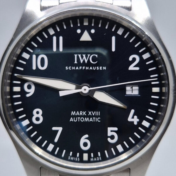 IWC Pilot’s Watch Mark XVIII “Le Petit Prince” IW327016 (5) IWC Pilot’s Watch Mark XVIII „Le Petit Prince” IW327016 – niebieska tarcza, lotniczy styl, edycja specjalna. Dostępny w ArtemWatch