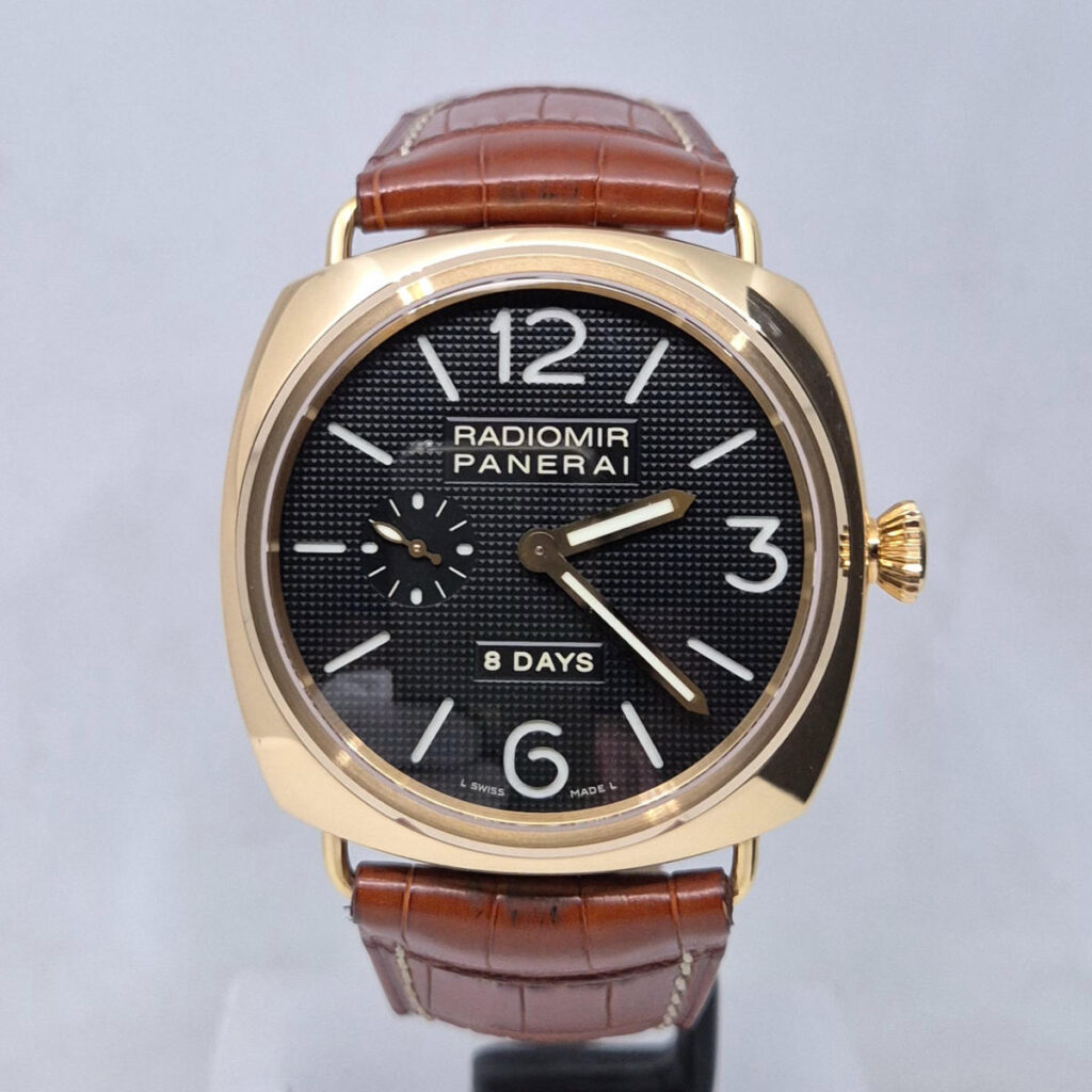 Panerai Radiomir 8 Days PAM00197-zegareker z 18K różowego złota. Limitowana edycja 300 sztuk, 8 dni rezerwy chodu. Dostępny w Artemwatch.