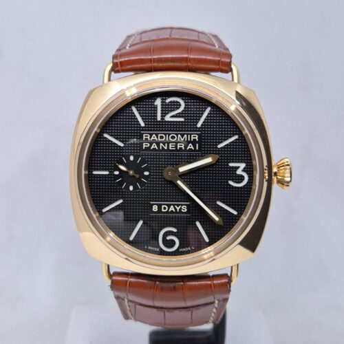Panerai Radiomir 8 Days PAM00197-zegareker z 18K różowego złota. Limitowana edycja 300 sztuk, 8 dni rezerwy chodu. Dostępny w Artemwatch.