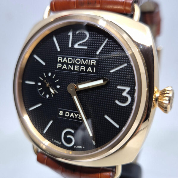 Panerai Radiomir 8 Days PAM00197 Panerai Radiomir 8 Days PAM00197-zegareker z 18K różowego złota. Limitowana edycja 300 sztuk, 8 dni rezerwy chodu. Dostępny w Artemwatch.
