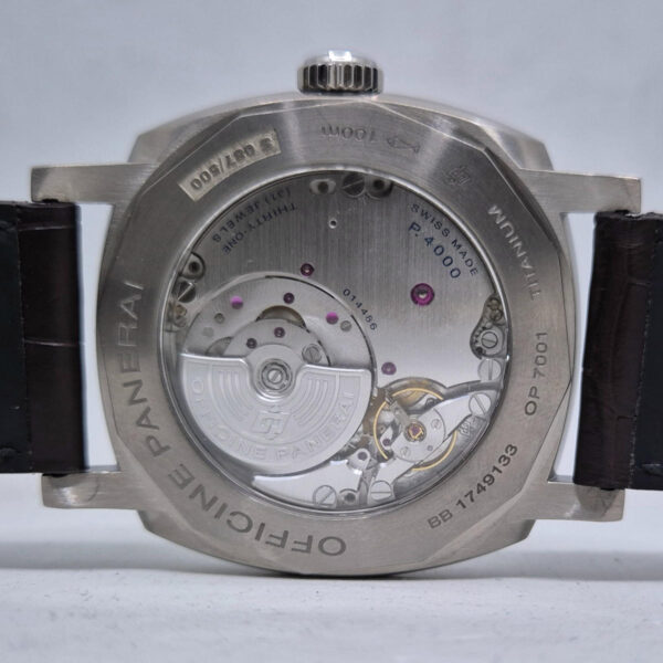 Panerai Radiomir 1940 3 Days PAM00619 OP7001 (12) Panerai Radiomir 1940 3 Days PAM00619 OP7001 – tytanowa koperta, mechanizm P.4000 i 3 dni rezerwy chodu. Dostępny w Artemwatch