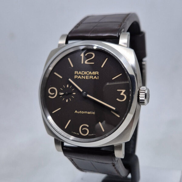 Panerai Radiomir 1940 3 Days PAM00619 OP7001 (3) Panerai Radiomir 1940 3 Days PAM00619 OP7001 – tytanowa koperta, mechanizm P.4000 i 3 dni rezerwy chodu. Dostępny w Artemwatch