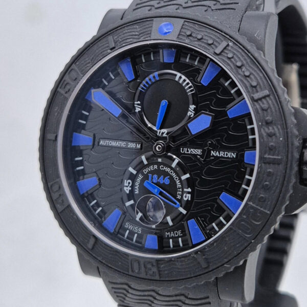 Ulysse Nardin Diver Black Sea 263-92 (5) Ulysse Nardin Diver Black Sea 263-92 – zegarek nurkowy, kopertą o średnicy 45,8 mm, caliber UN-26, wodoszczelność 200 m. Dostępny w Artemwatch.