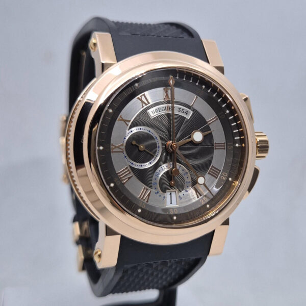 Breguet Marine Flyback Chronograph 5827 (10) Breguet Marine Flyback Chronograph 5827 - luksusowy szwajcarski zegarek z różowego złota, automatycznym mechanizmem i funkcją Flyback. Dostępny w Artemwatch.