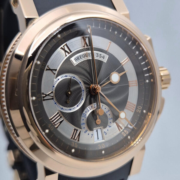 Breguet Marine Flyback Chronograph 5827 (9) Breguet Marine Flyback Chronograph 5827 - luksusowy szwajcarski zegarek z różowego złota, automatycznym mechanizmem i funkcją Flyback. Dostępny w Artemwatch.