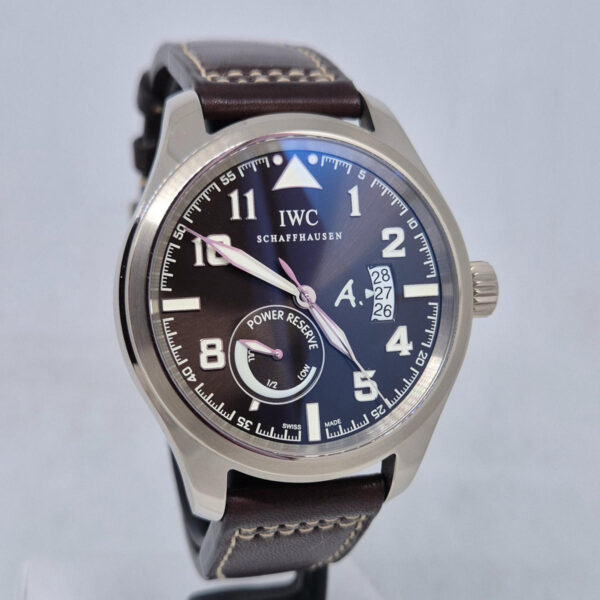 IWC Pilot's Watch Antoine de Saint-Exupery IW320102 (8) IWC Pilot's Watch Antoine de Saint-Exupéry IW320102 –zegarek Pilot’s Watch z białego złota, limitowana edycja 250 sztuk. Dostępny w Artemwatch.